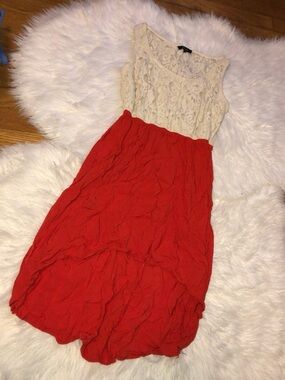 DONATING SOON // Lace high low dress